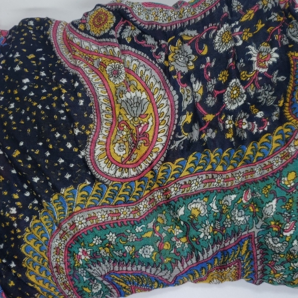 🆕️ Multicolored Patterned Rectangle Scarf - Picture 2 of 6